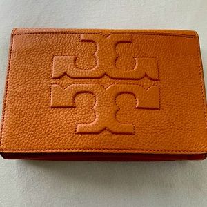 ✨Like New Bark Tory Burch Bombe T Leather Crossbody bag